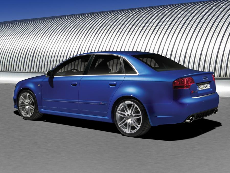  Audi RS4 Sedan (B7, 8E) 2005 года  (фото 13 из 48)